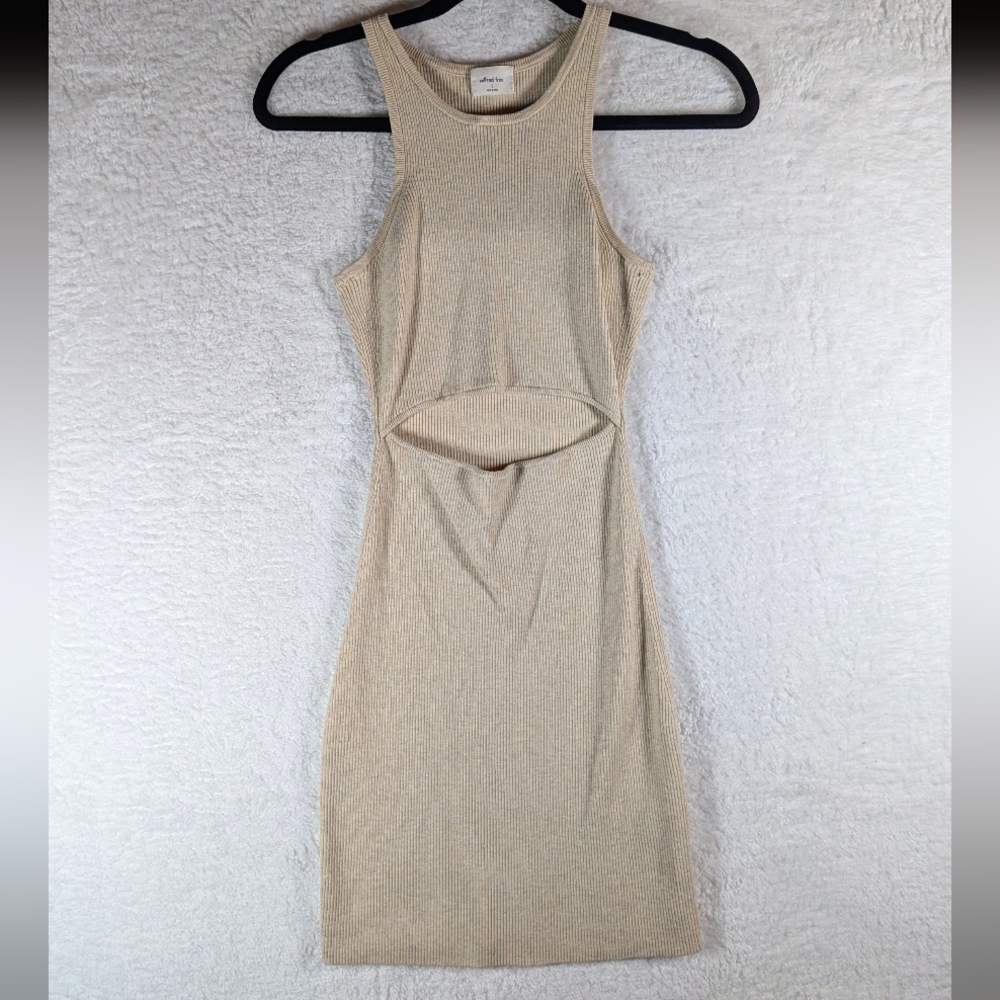 460-Wilfred Elegant Beige Sleeveless Dress - Picture 2 of 4